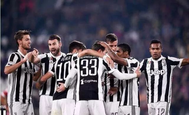 莲湖区机场小学：飞翔少年勇拼搏 绿茵场上展风采（莲湖区机场小学：逐梦少年勇争先 绿茵赛场绽风华）