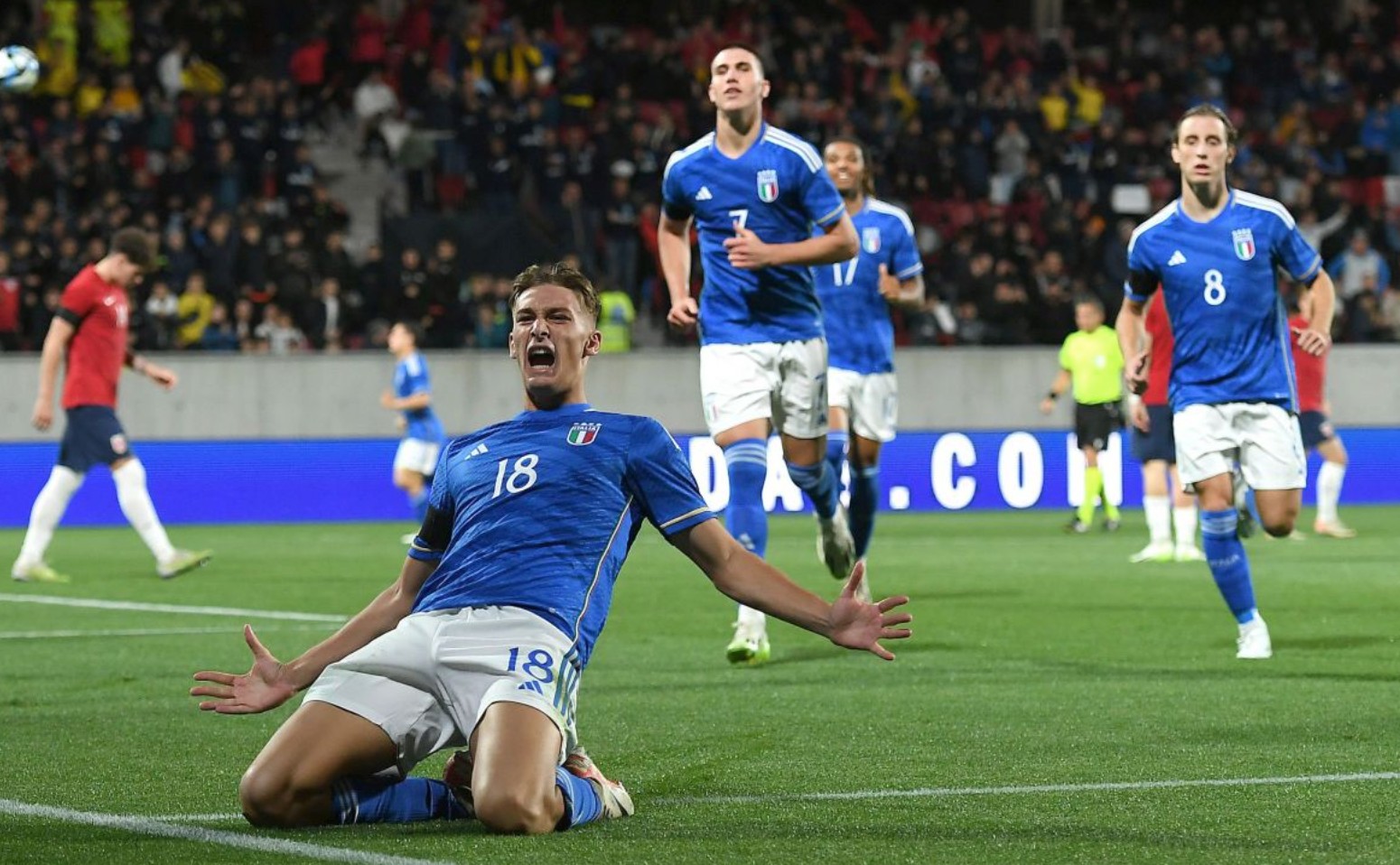 记者：国安厨师将退休，俱乐部将为其举办特殊的“退役”仪式（记者：国安厨师将告别岗位，俱乐部准备一场独特的“退役”仪式）