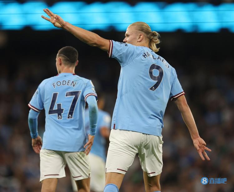 “苏超”冠军的排面，泰州市委书记和市长更衣室祝贺泰州夺冠（泰州加冕“苏超”冠军，市委书记、市长走进更衣室致贺）