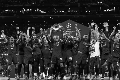 国际足联2025年赛事冠军：切尔西夺世俱杯、巴黎捧洲际杯（2025年FIFA两大杯王者：切尔西问鼎世俱杯，巴黎加冕洲际杯）