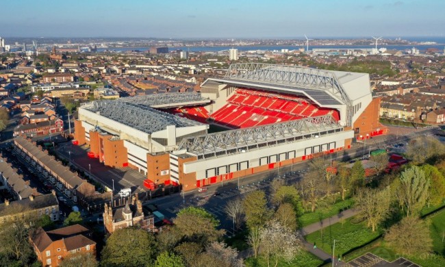 沙特媒体：利雅得胜利有意在明夏免签巴萨后卫克里斯滕森（沙媒：利雅得胜利计划明夏免签巴萨后卫克里斯滕森）