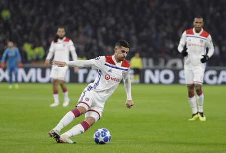 申花官方庆生海报出现低级翻译错误，将32nd写成32th（申花生日海报翻译乌龙：将32nd误标为32th）