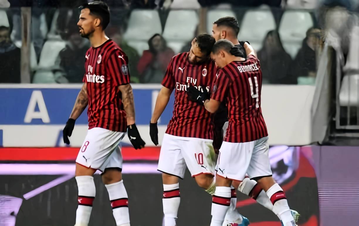 广东男篮防守稳固力克上海（广东男篮以稳固防守击退上海）