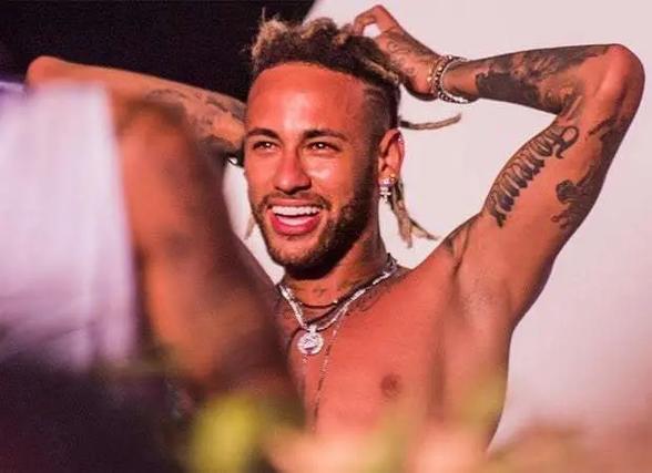 未能与武磊同场竞技，梅伦多夏窗加盟球队，13场贡献1球1助攻（无缘与武磊同场，梅伦多夏窗来投，13战收获1球1助）