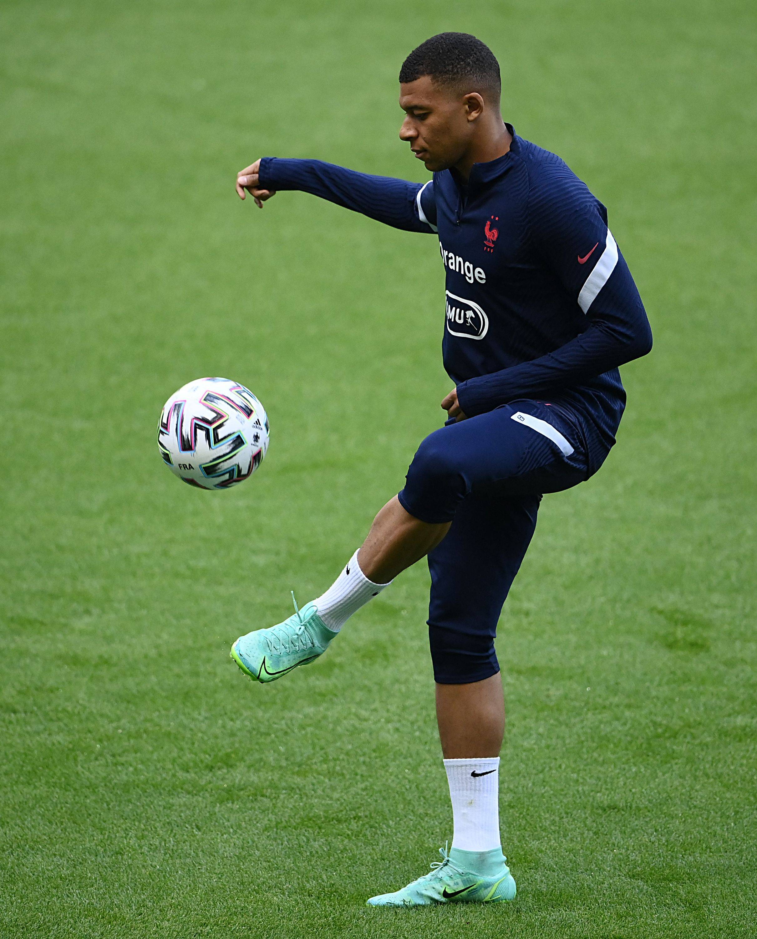 大连梭鱼湾足球场本赛季中超联赛观众总人数达874...（大连梭鱼湾球场本季中超累计观众已达874...）