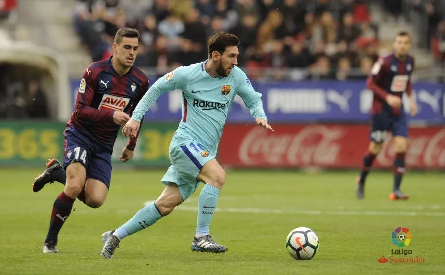 阿森纳3-1大胜拜仁，五档次差距彻底显现，拜仁被打回原形！（阿森纳3-1击败拜仁，五档差距尽显，拜仁原形毕露）