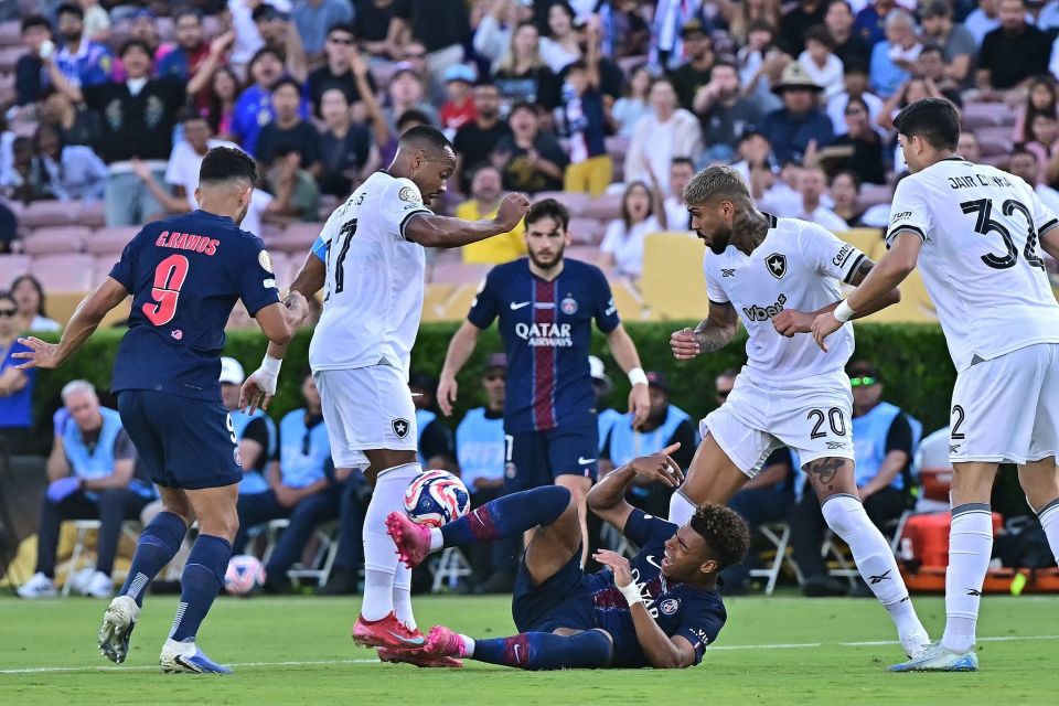 欧冠战报：里奥斯传射巴雷罗破门，本菲卡2-0完胜那不勒斯（欧冠：里奥斯一传一射，巴雷罗建功，本菲卡2-0击败那不勒斯）