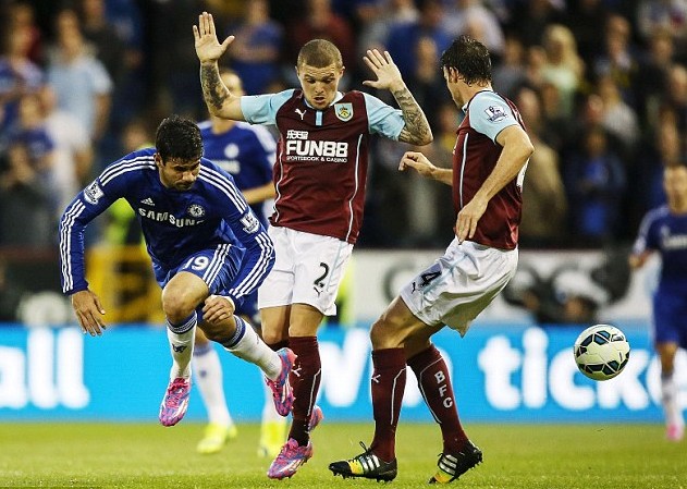 这球可惜了！杨瀚森跟进篮下未获队友传球打破得分荒（错失良机！杨瀚森篮下跟进未获传球，未能终结得分荒）