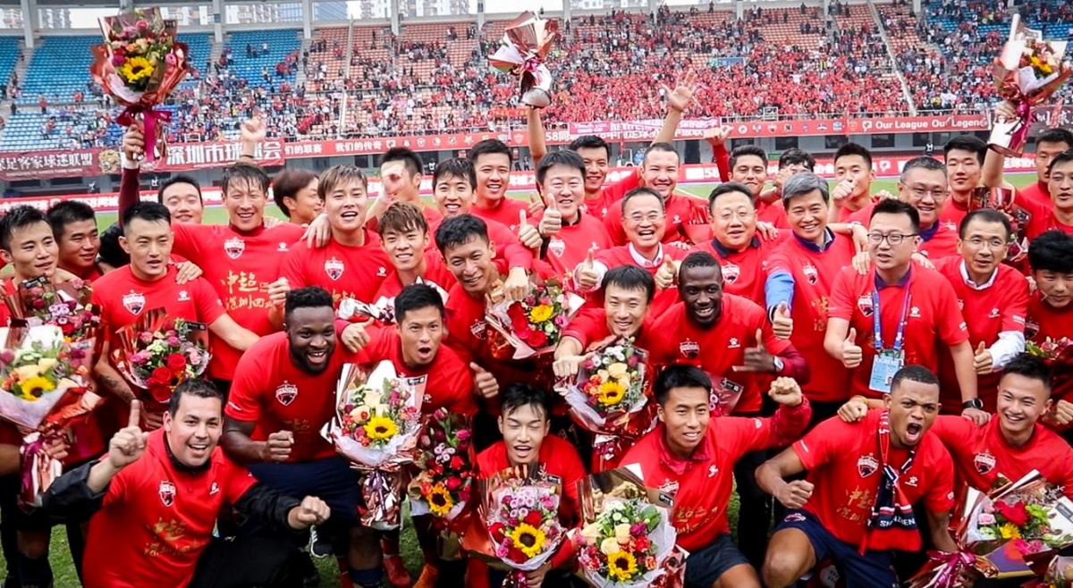 球迷：这不可能，这绝对是开挂！（球迷直呼离谱：这不可能，简直像开挂！）