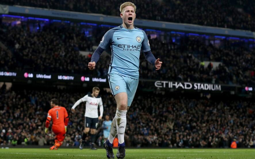 老将关键铲断救险，成全场转折点（老将神勇铲断化险，成为比赛拐点）