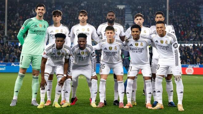 内姆布哈德延续状态＆弗拉格半场高效，独行侠半场领先10分（内姆布哈德手感在线，弗拉格半场高效输出，独行侠中场领先10分）