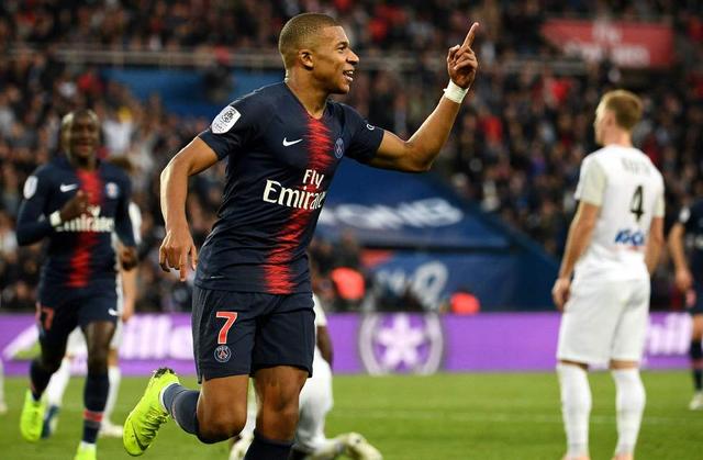 1次退赛引热议！郑钦文敢拒聚光灯，是遗憾还是冠军格局？（一次退赛成焦点：郑钦文选择不追光，是遗憾还是王者心态？）